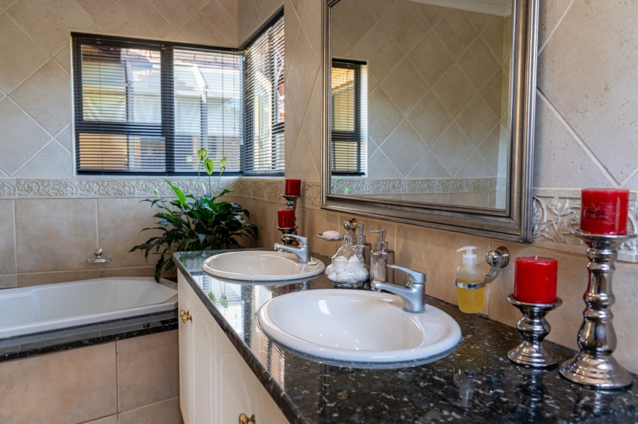 4 Bedroom Property for Sale in Mooikloof Equestrian Estate Gauteng