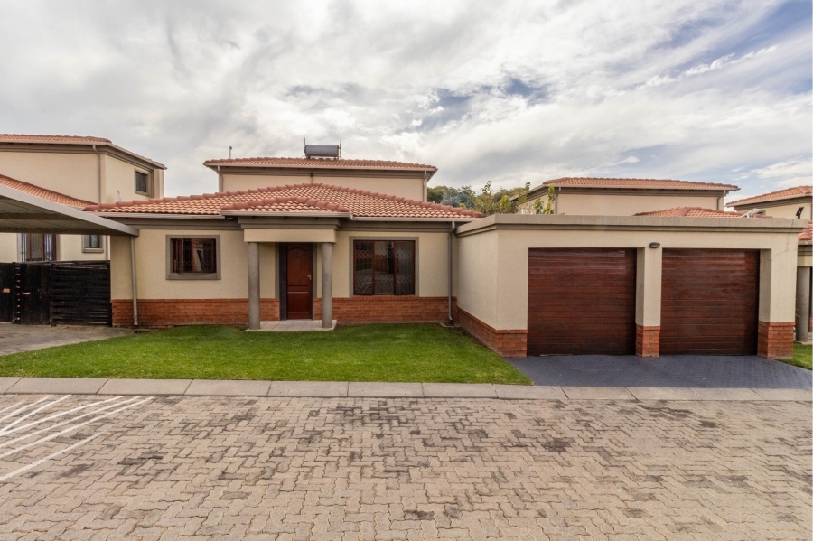 4 Bedroom Property for Sale in Noordwyk Gauteng