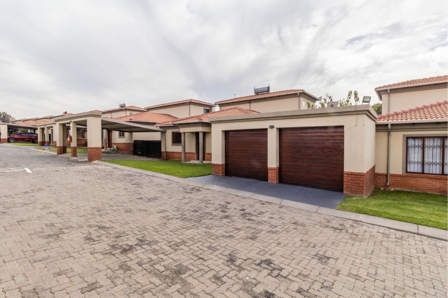 4 Bedroom Property for Sale in Noordwyk Gauteng