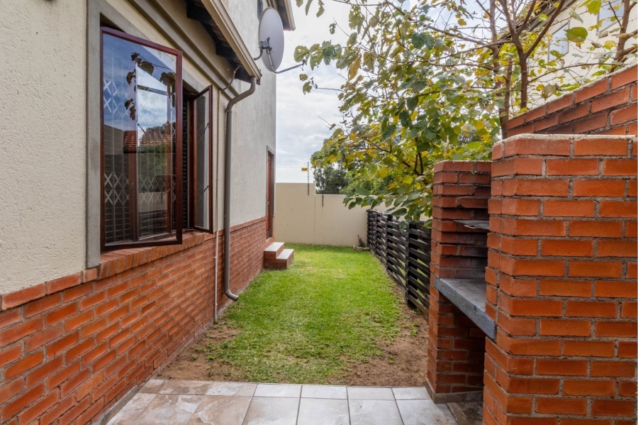 4 Bedroom Property for Sale in Noordwyk Gauteng