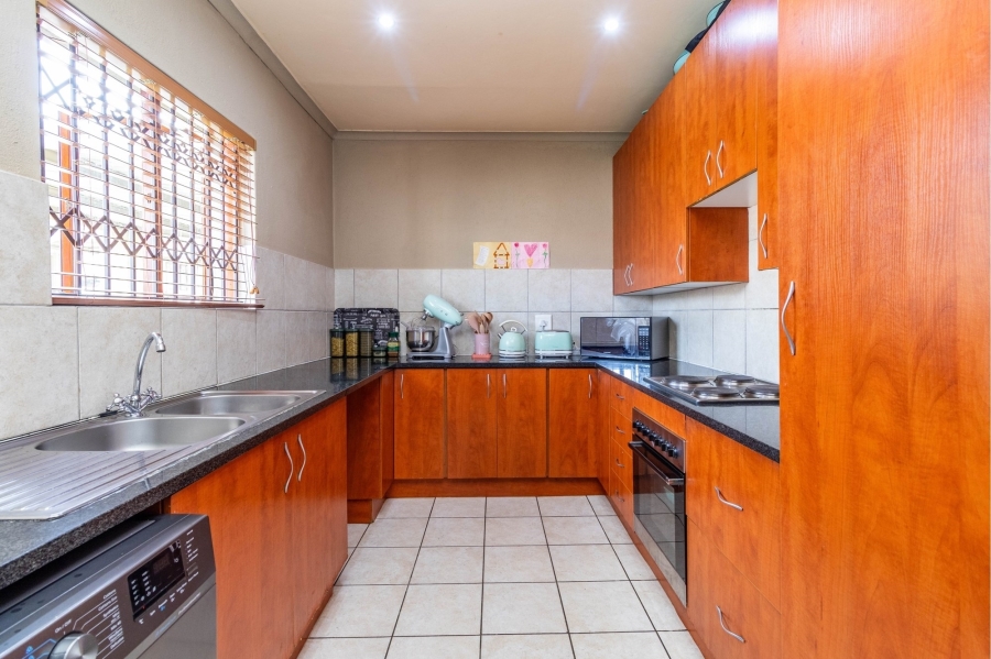4 Bedroom Property for Sale in Noordwyk Gauteng