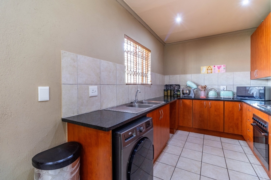 4 Bedroom Property for Sale in Noordwyk Gauteng