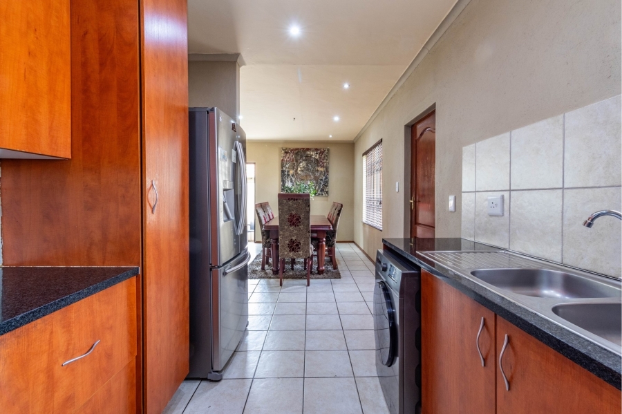 4 Bedroom Property for Sale in Noordwyk Gauteng