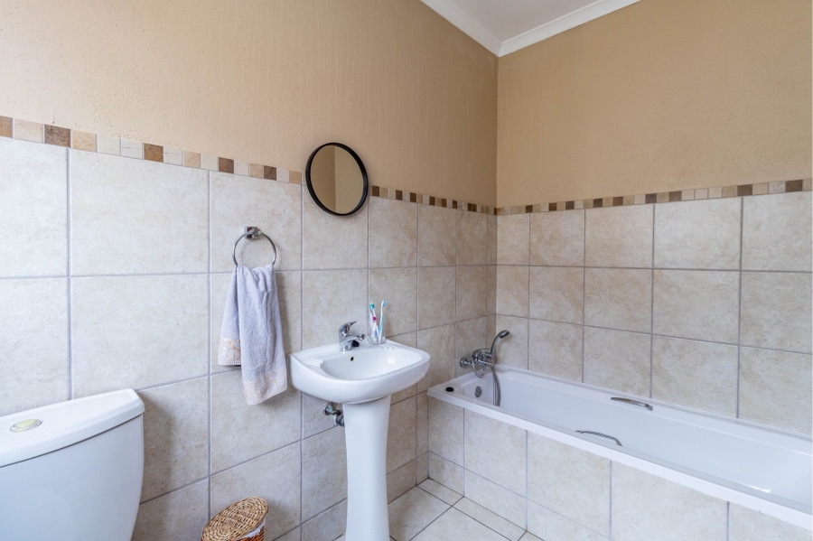 4 Bedroom Property for Sale in Noordwyk Gauteng