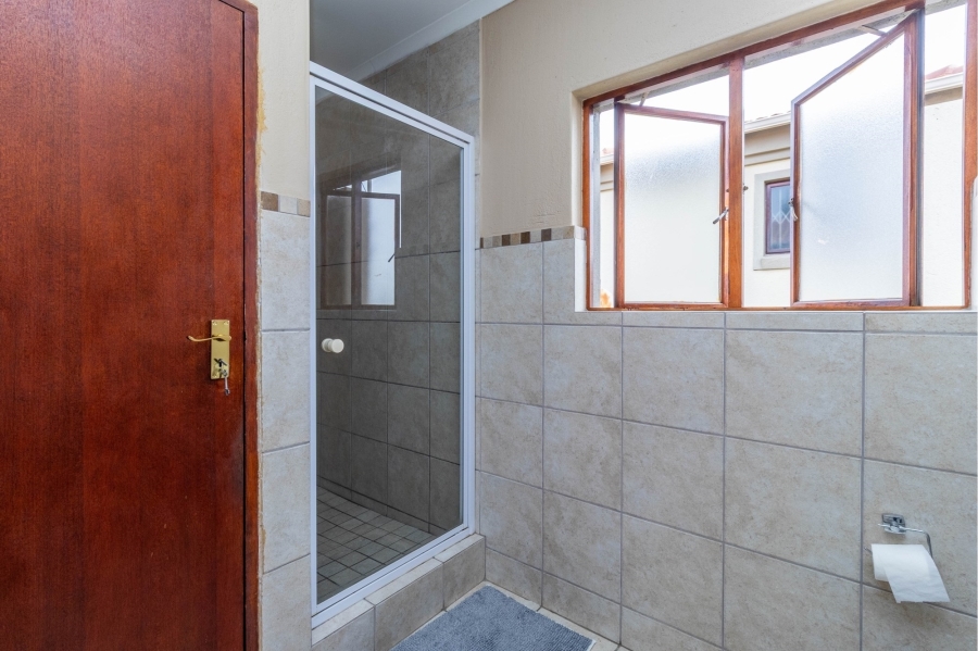 4 Bedroom Property for Sale in Noordwyk Gauteng