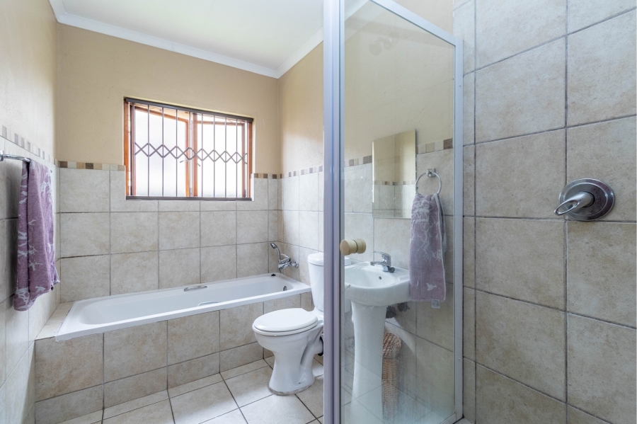 4 Bedroom Property for Sale in Noordwyk Gauteng