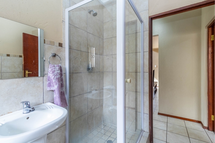 4 Bedroom Property for Sale in Noordwyk Gauteng