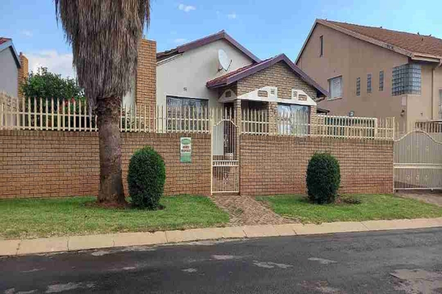 3 Bedroom Property for Sale in Lenasia South Gauteng