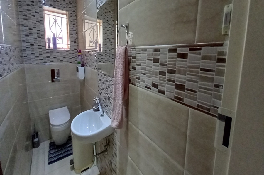 3 Bedroom Property for Sale in Lenasia South Gauteng