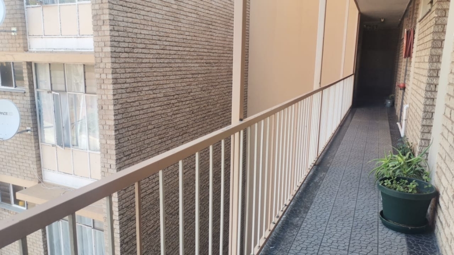 1 Bedroom Property for Sale in Gezina Gauteng