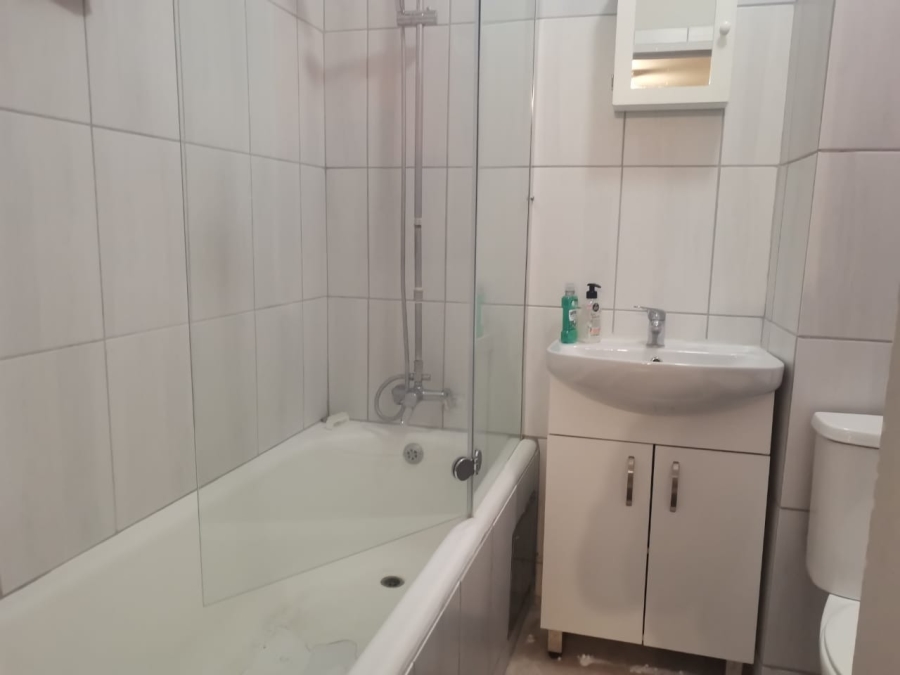 1 Bedroom Property for Sale in Gezina Gauteng