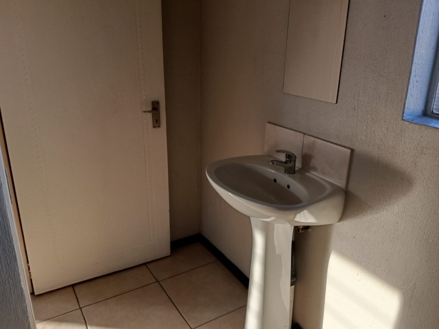 To Let 2 Bedroom Property for Rent in Honeydew Gauteng