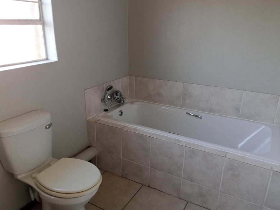 To Let 2 Bedroom Property for Rent in Honeydew Gauteng