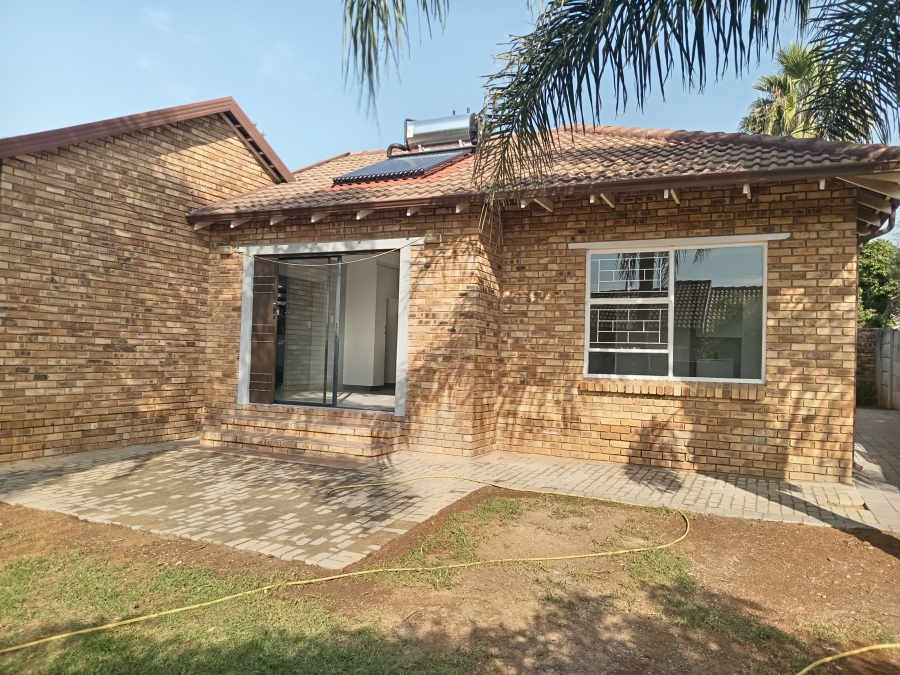To Let 3 Bedroom Property for Rent in Radiokop Gauteng