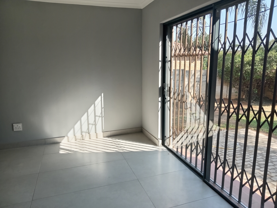 To Let 3 Bedroom Property for Rent in Radiokop Gauteng