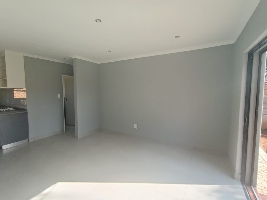 To Let 3 Bedroom Property for Rent in Radiokop Gauteng