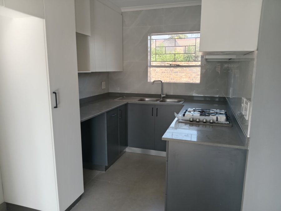 To Let 3 Bedroom Property for Rent in Radiokop Gauteng