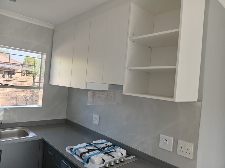 To Let 3 Bedroom Property for Rent in Radiokop Gauteng