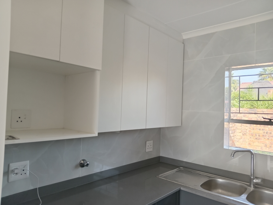 To Let 3 Bedroom Property for Rent in Radiokop Gauteng