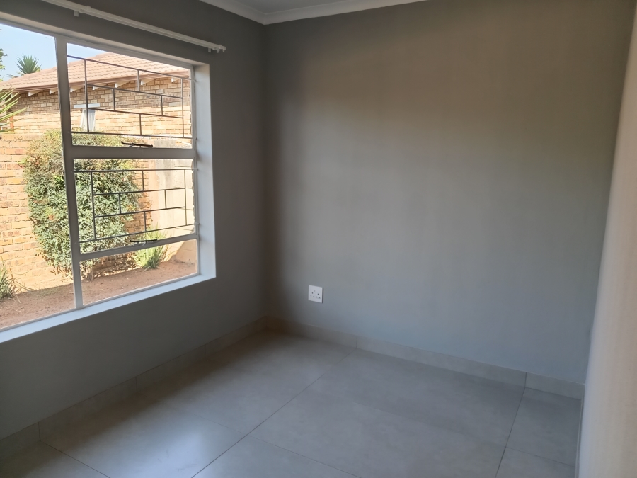 To Let 3 Bedroom Property for Rent in Radiokop Gauteng