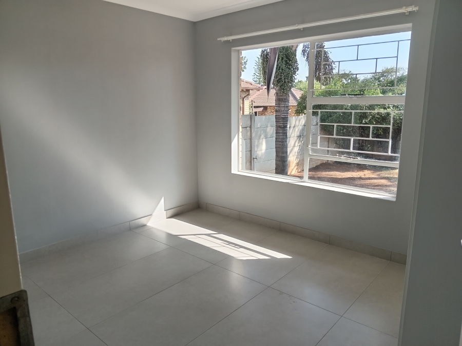 To Let 3 Bedroom Property for Rent in Radiokop Gauteng