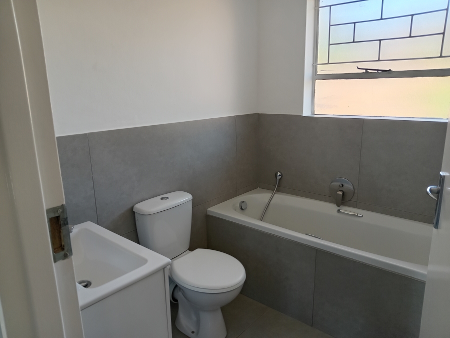 To Let 3 Bedroom Property for Rent in Radiokop Gauteng