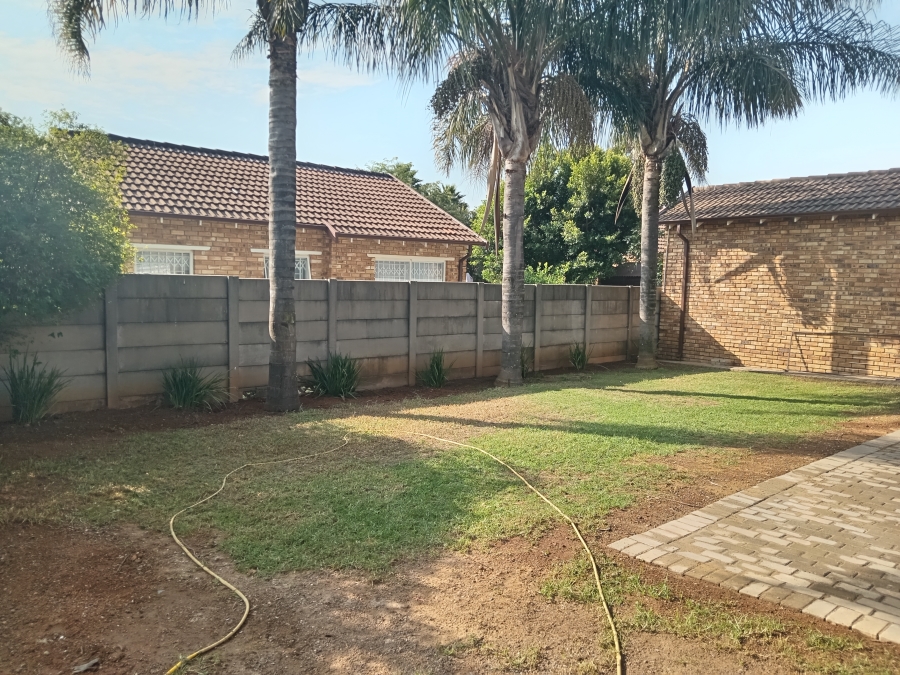 To Let 3 Bedroom Property for Rent in Radiokop Gauteng