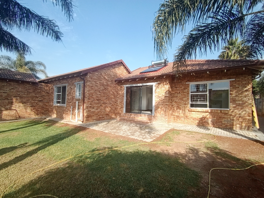 To Let 3 Bedroom Property for Rent in Radiokop Gauteng