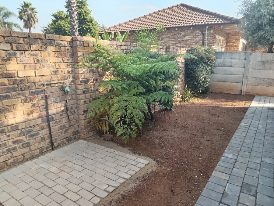 To Let 3 Bedroom Property for Rent in Radiokop Gauteng