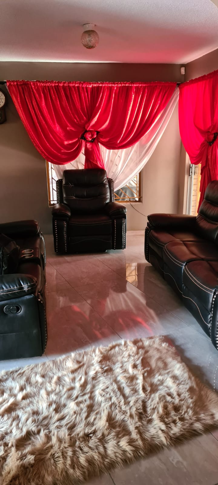 6 Bedroom Property for Sale in Eersterust Gauteng