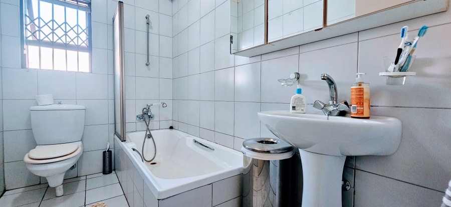 3 Bedroom Property for Sale in Three Rivers Proper Gauteng
