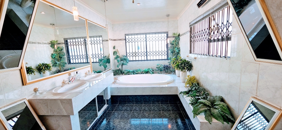 3 Bedroom Property for Sale in Three Rivers Proper Gauteng