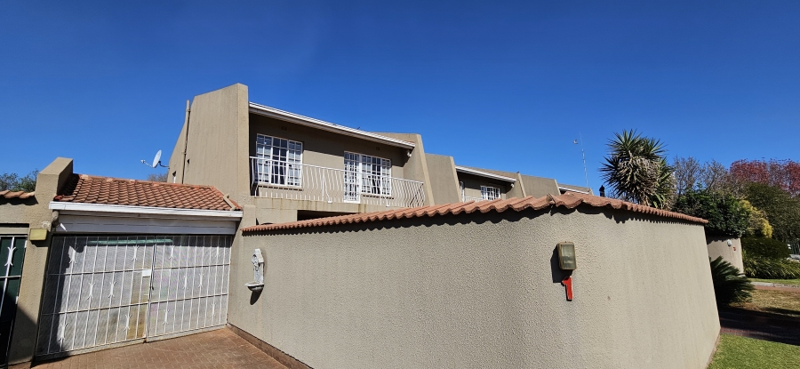 3 Bedroom Property for Sale in Three Rivers Proper Gauteng