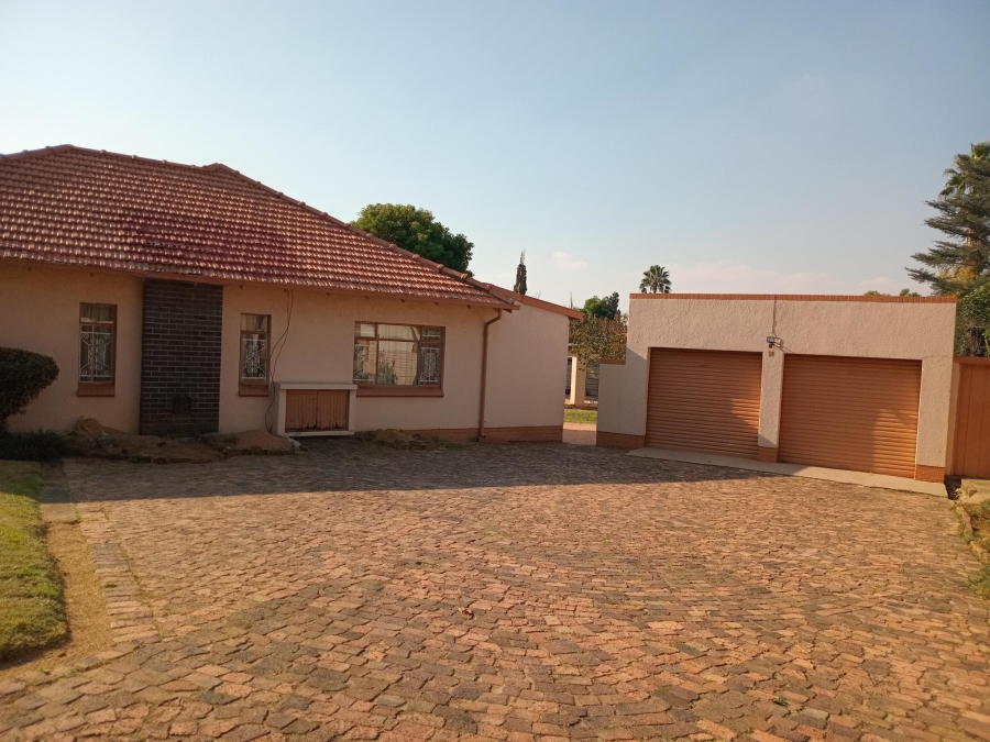 To Let 3 Bedroom Property for Rent in Kew Gauteng