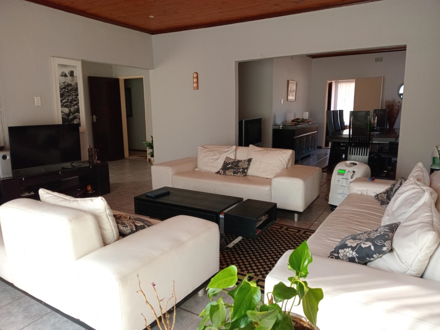 To Let 3 Bedroom Property for Rent in Kew Gauteng