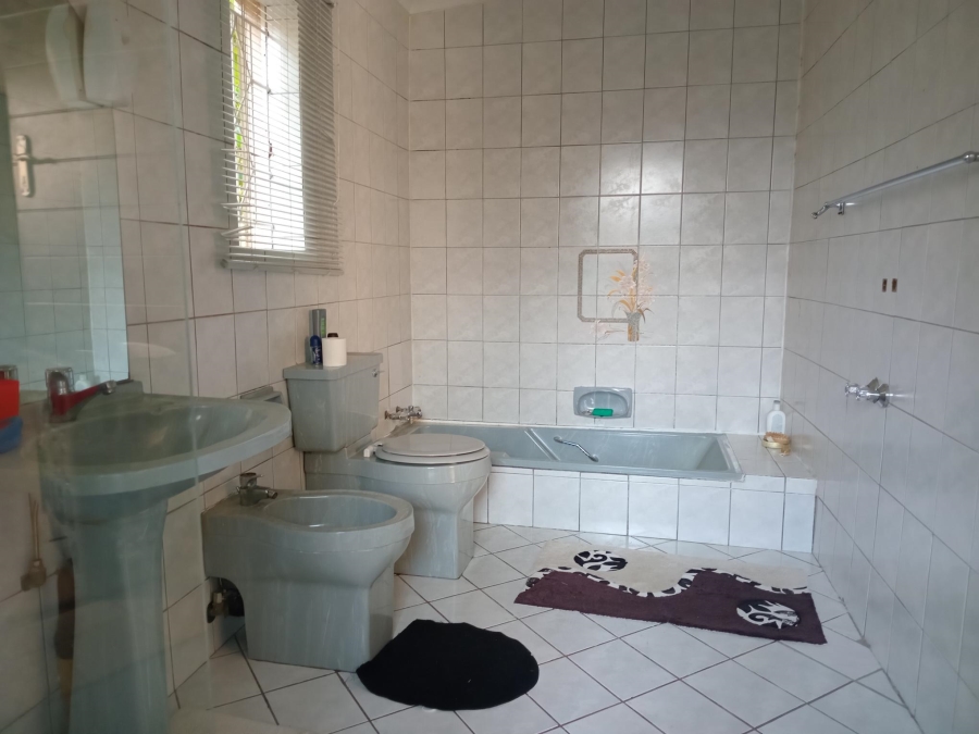 To Let 3 Bedroom Property for Rent in Kew Gauteng