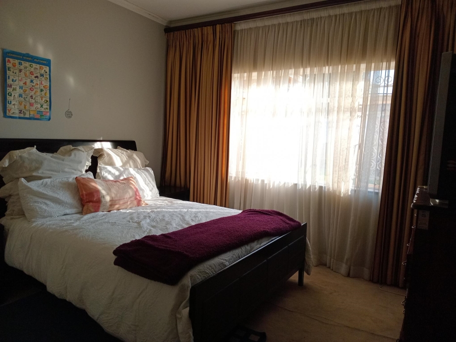 To Let 3 Bedroom Property for Rent in Kew Gauteng