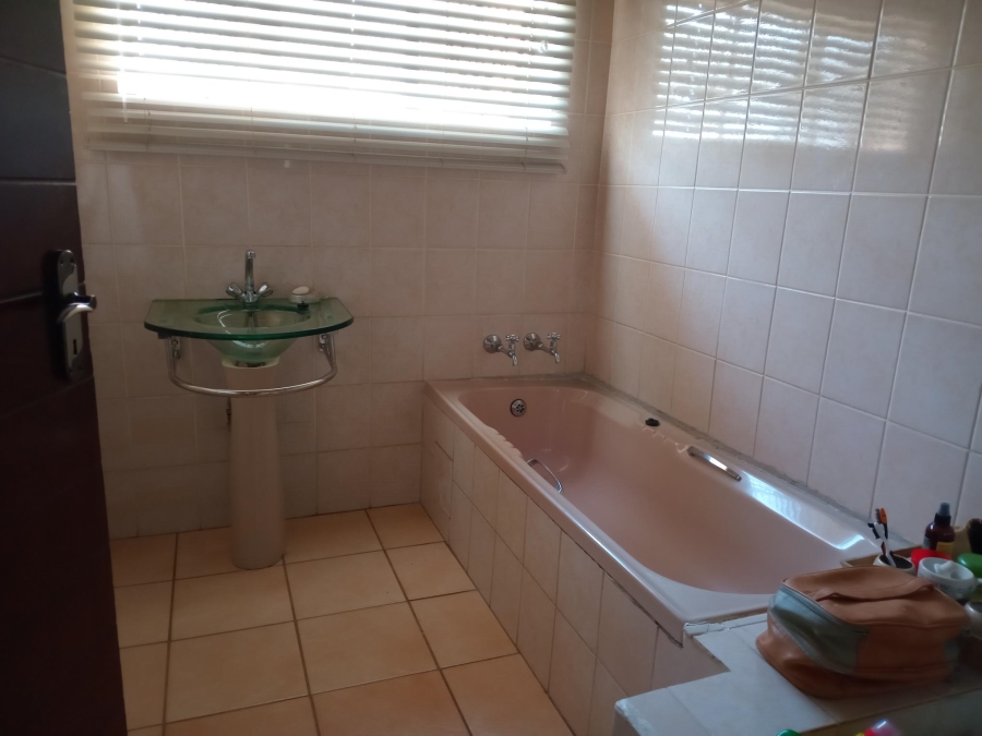 To Let 3 Bedroom Property for Rent in Kew Gauteng