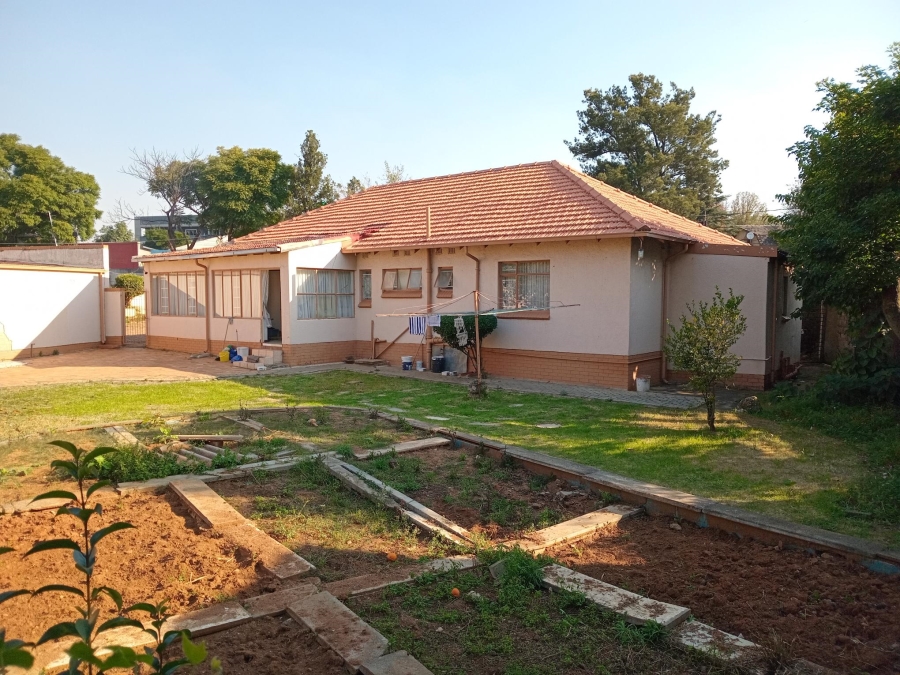 To Let 3 Bedroom Property for Rent in Kew Gauteng