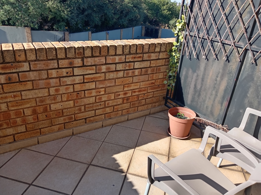 1 Bedroom Property for Sale in Mulbarton Gauteng