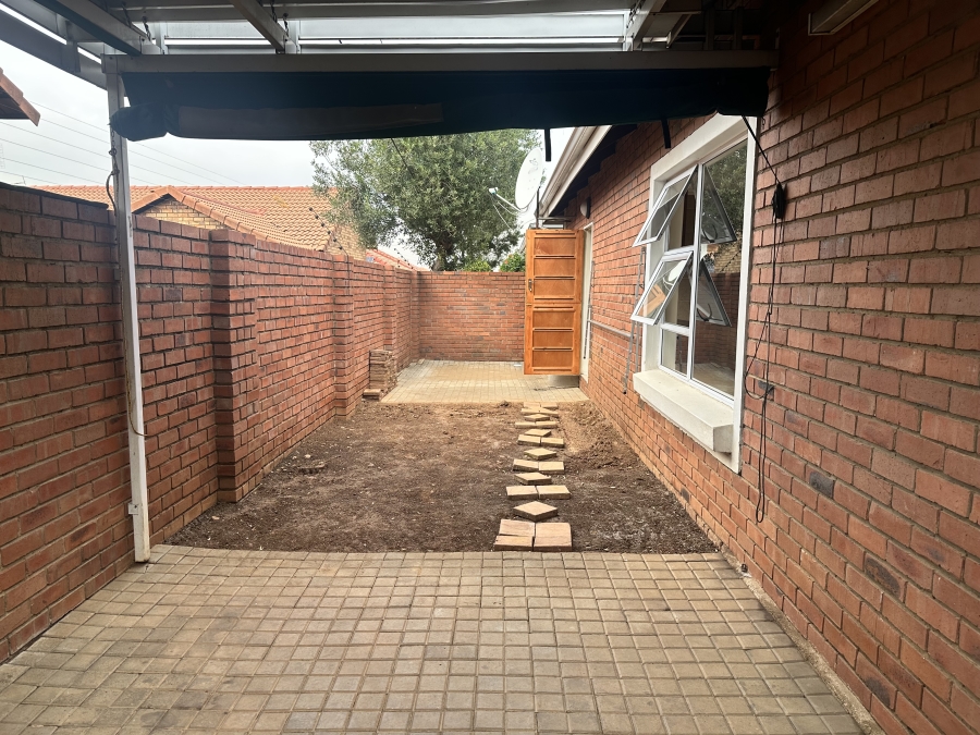 3 Bedroom Property for Sale in New Redruth Gauteng