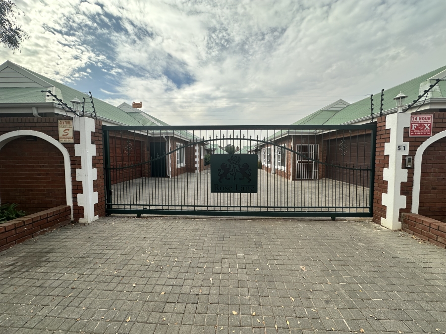 3 Bedroom Property for Sale in New Redruth Gauteng