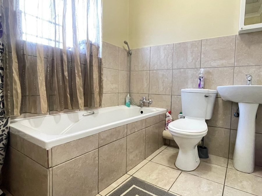 3 Bedroom Property for Sale in Annlin Gauteng