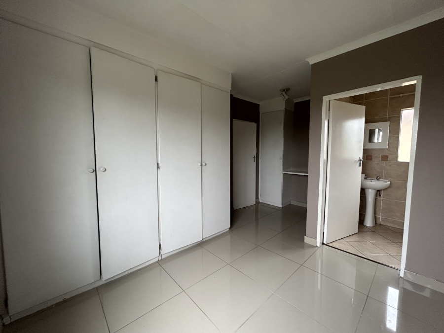 To Let 2 Bedroom Property for Rent in North Riding Gauteng
