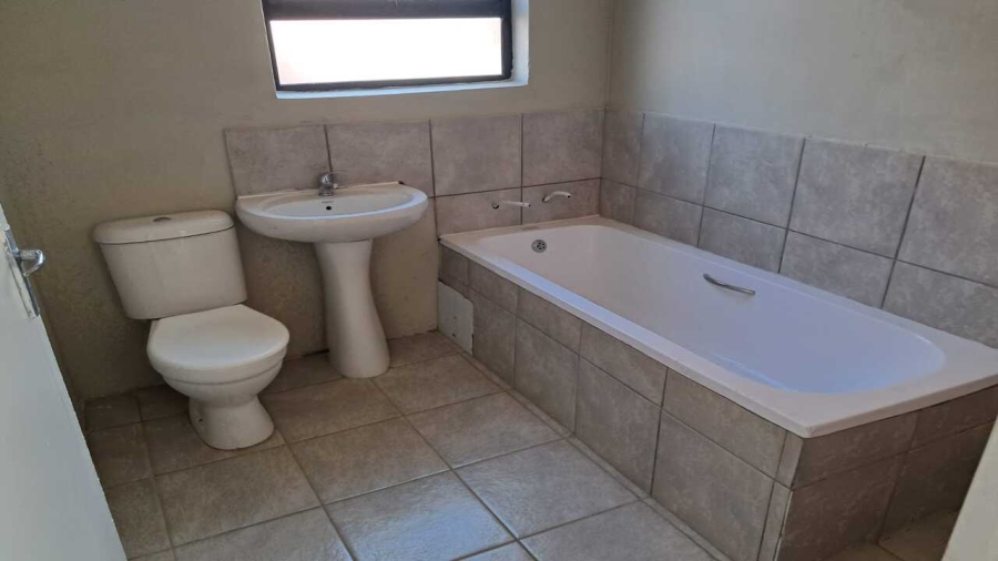 To Let 2 Bedroom Property for Rent in Kookrus Gauteng