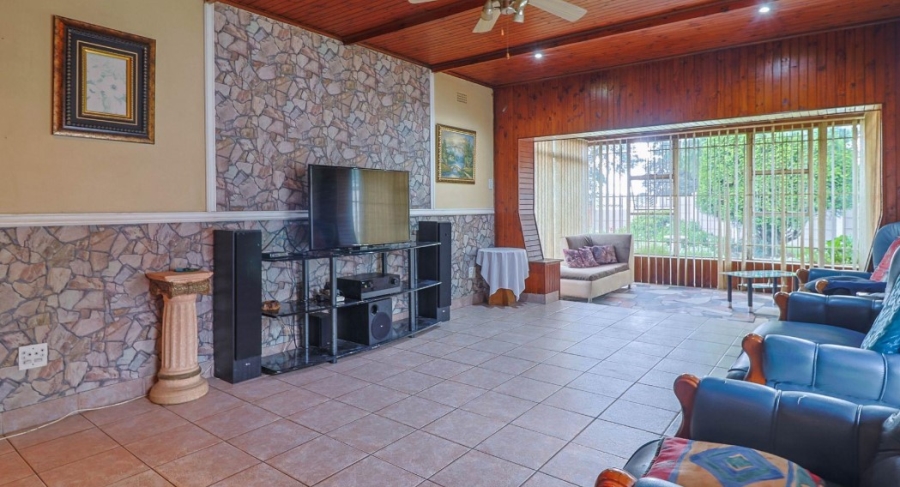 6 Bedroom Property for Sale in Rewlatch Gauteng