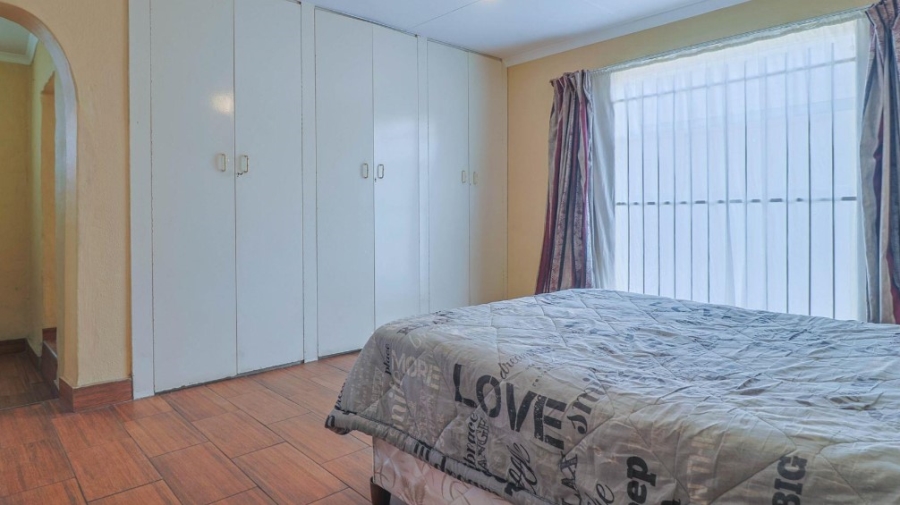 6 Bedroom Property for Sale in Rewlatch Gauteng