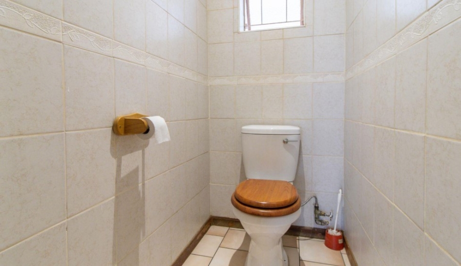 6 Bedroom Property for Sale in Rewlatch Gauteng