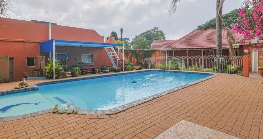 6 Bedroom Property for Sale in Rewlatch Gauteng
