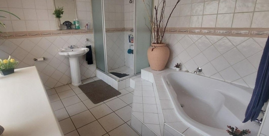 9 Bedroom Property for Sale in Tulisa Park Gauteng